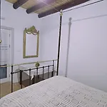 Holiday home Akoni House *