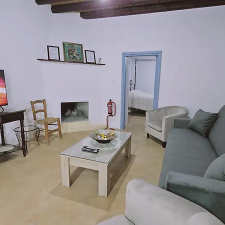 Holiday home Akoni House Dhrousha