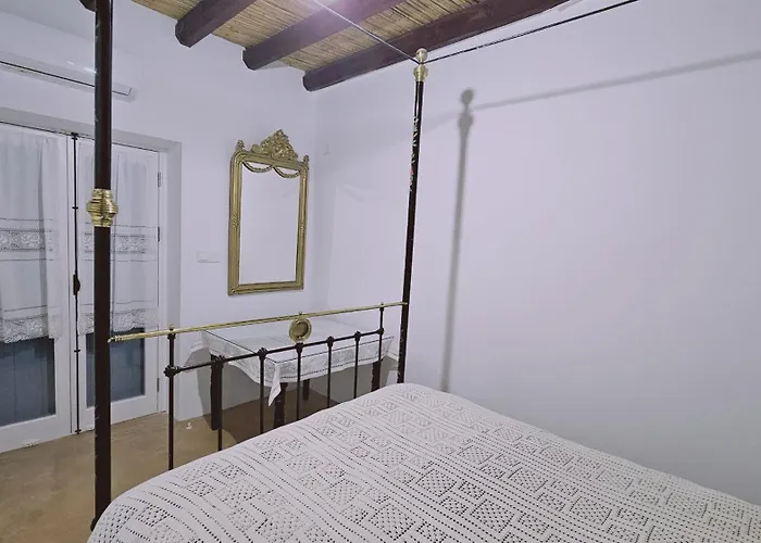 Semesterbostad Akoni House *