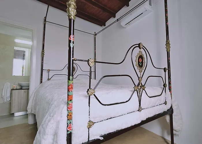 Akoni House Semesterbostad *