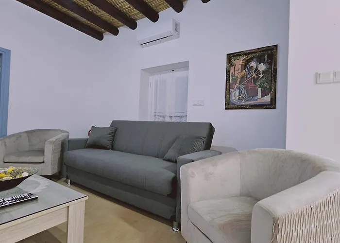 Akoni House Holiday home