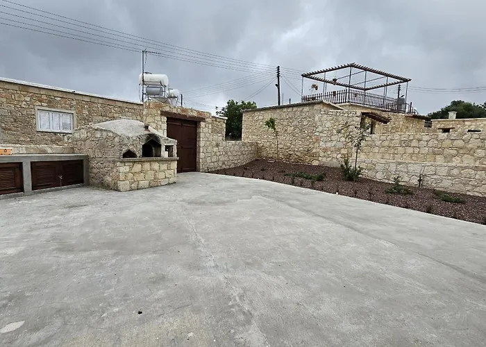 Holiday home Akoni House Dhrousha