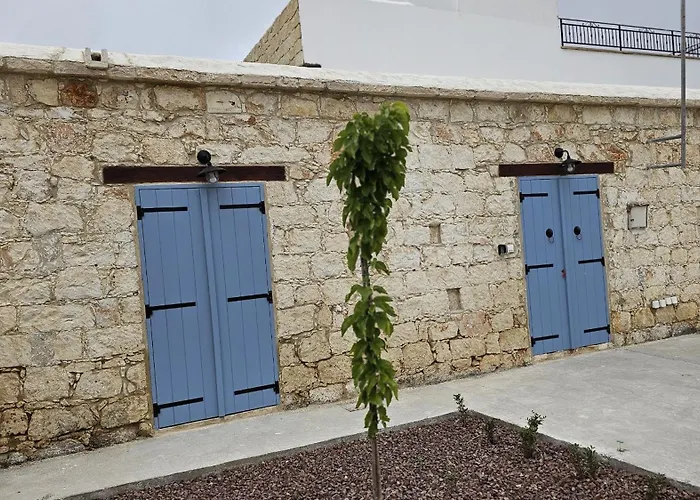 Semesterbostad Akoni House Dhrousha